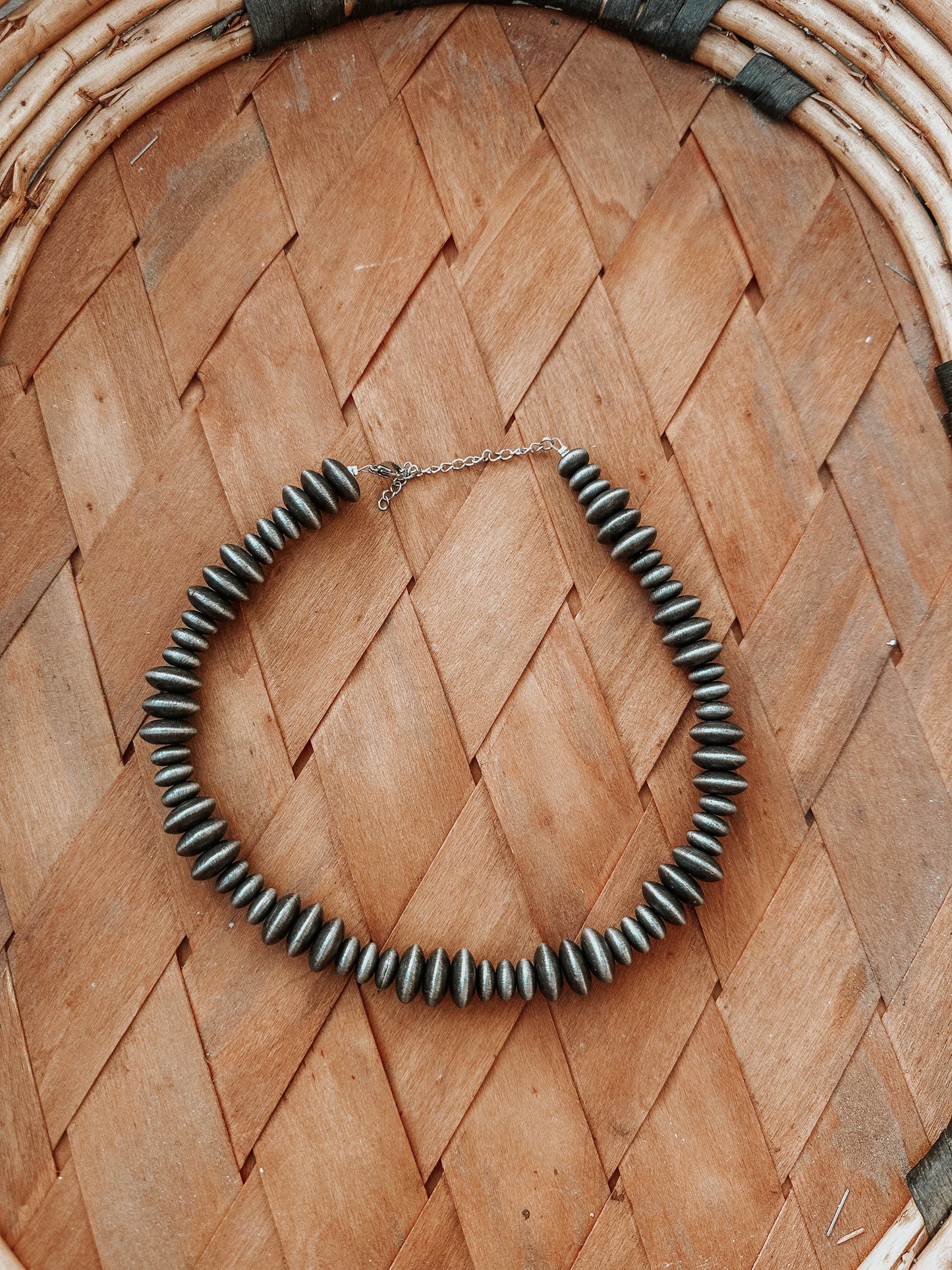 The Runner | Faux Navajo Pearl Necklace