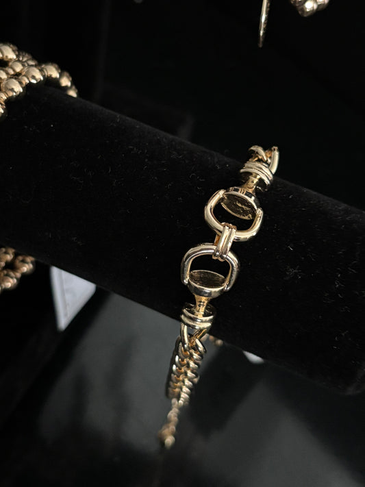 Jacklynn Linked Horsebit Bracelet in Shiny Gold