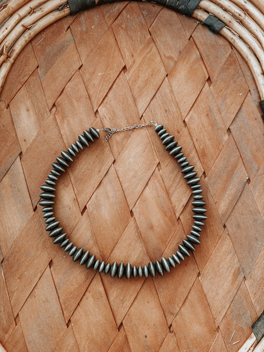 The Runner | Faux Navajo Pearl Necklace 